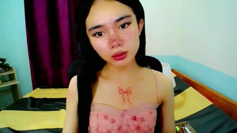 Snapshot of itsmeloveypinay chatting on November 3, 2:18 pm itsmeloveypinay online show from November 3, 2:18 pm