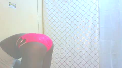 Snapshot of itsqueen_blacq chatting on September 10, 8:03 am Queen blacq online show from September 10, 8:03 am