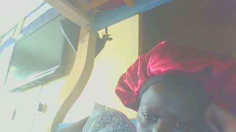 Snapshot of itsqueen_blacq chatting on September 21, 2:08 pm Queen blacq online show from September 21, 2:08 pm