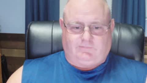 Snapshot of itstime2unwind chatting on August 1, 5:45 pm itstime2unwind online show from August 1, 5:45 pm