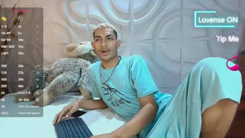 itszairen online show from April 12, 4:39 am