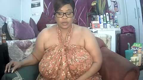 itumeleng74 online show from January 14, 8:37 pm