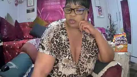 itumeleng74 online show from October 12, 5:12 pm