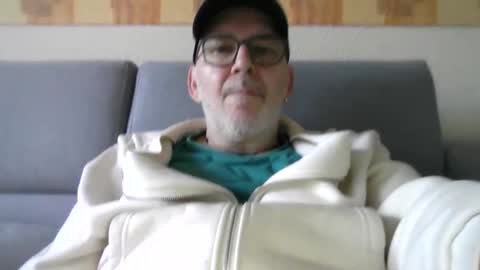 Snapshot of itunixx63 chatting on October 20, 7:31 am itunixx63 online show from October 20, 7:31 am