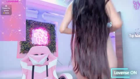 Itzel  online show from April 9, 2:00 pm