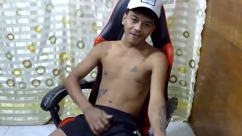 Snapshot of itzme_jhonfred chatting on March 2, 6:15 pm Jhonfred online show from March 2, 6:15 pm