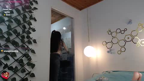 Snapshot of ivana_rose chatting on March 12, 1:47 am Adris online show from March 12, 1:47 am