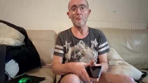 Snapshot of ivancuyversgmailco chatting on December 3, 11:08 am Small online show from December 3, 11:08 am