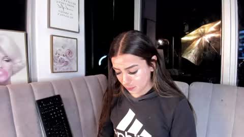 Snapshot of ivanna_west chatting on July 7, 10:19 am Ivanna West online show from July 7, 10:19 am
