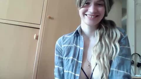 Snapshot of ivetta911 chatting on March 1, 1:13 pm ivetta911 online show from March 1, 1:13 pm