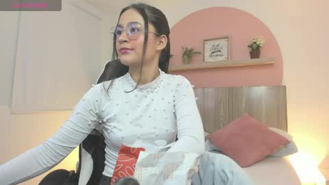 I V E T T E online show from April 4, 7:11 pm