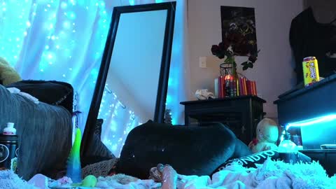 Ivey and James online show from December 7, 2:31 am