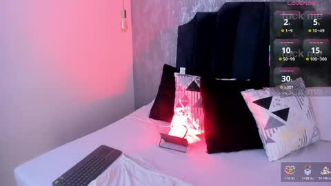 Snapshot of ivi_jones_ chatting on April 19, 8:33 pm Ivi jones online show from April 19, 8:33 pm