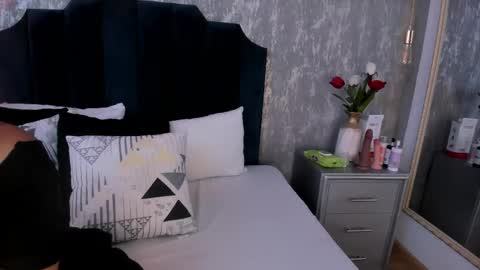 Snapshot of ivi_jones_ chatting on April 25, 12:30 pm Ivi jones online show from April 25, 12:30 pm