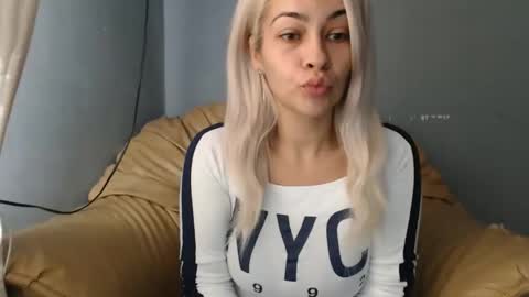 Snapshot of ivoivo1 chatting on September 9, 5:40 am RosseEssor online show from September 9, 5:40 am