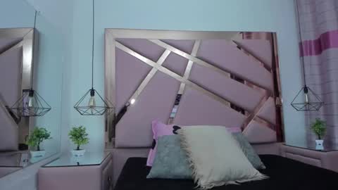 Snapshot of ivonjanice chatting on October 31, 1:23 pm IvonJanice online show from October 31, 1:23 pm