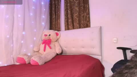 Snapshot of ivonjoness chatting on June 28, 4:40 am Ivon Miss Jones online show from June 28, 4:40 am