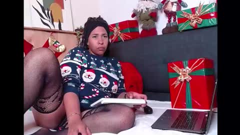 Snapshot of ivonne_collins33 chatting on December 16, 2:27 am ivonne_collins33 online show from December 16, 2:27 am