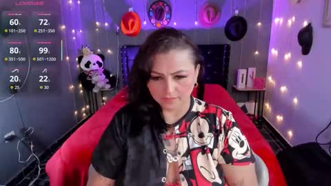 Snapshot of ivonnee17_ chatting on November 27, 7:43 am Ivonne online show from November 27, 7:43 am