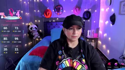 Snapshot of ivonnee17_ chatting on November 30, 11:31 pm Ivonne online show from November 30, 11:31 pm