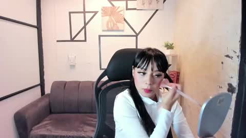 ivonneprince online show from September 27, 12:54 pm