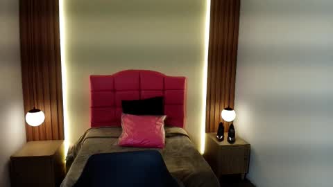 Snapshot of ivonneross_ chatting on February 5, 12:10 pm I V O N N E R O S S online show from February 5, 12:10 pm