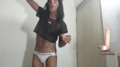 Snapshot of ivonneth chatting on February 1, 5:39 am ivonneth online show from February 1, 5:39 am