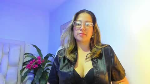 N A T H A L Y   online show from September 29, 4:01 pm