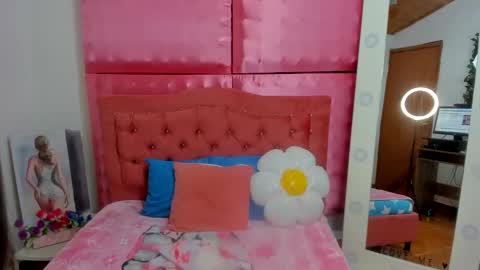 Snapshot of ivonny_cute chatting on November 22, 11:09 am Ivonny online show from November 22, 11:09 am