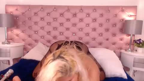 IvonnyBon online show from January 8, 3:31 am