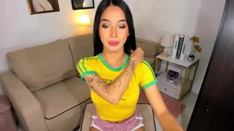 kirstenelsie online show from December 30, 12:42 pm