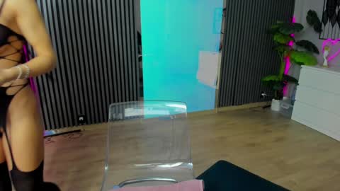 Snapshot of ivy_bellee chatting on December 11, 5:43 am Ivy bellee online show from December 11, 5:43 am