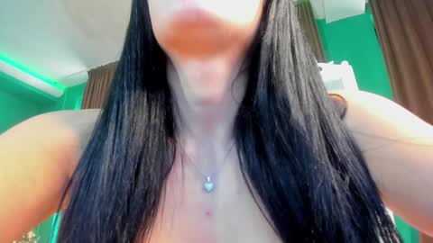 Snapshot of ivy_bellee chatting on December 20, 9:32 am Ivy bellee online show from December 20, 9:32 am