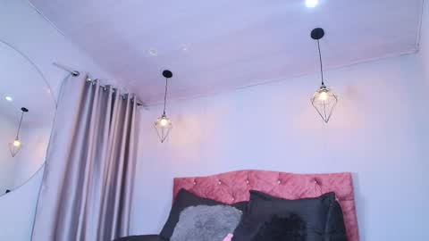 Snapshot of ivy_bonnie chatting on December 5, 12:36 pm ivy_bonnie online show from December 5, 12:36 pm