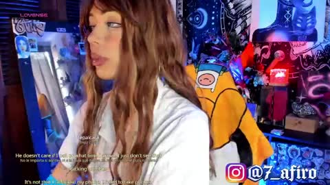 Snapshot of ivy_byte chatting on May 19, 8:37 pm - online show from May 19, 8:37 pm