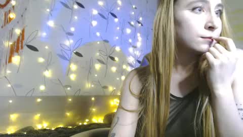 Snapshot of ivy_dean_ chatting on February 16, 12:19 am Ivy online show from February 16, 12:19 am