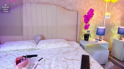 Ivy  online show from November 26, 8:10 pm