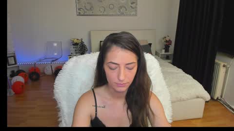 IvyFox online show from December 8, 4:39 pm