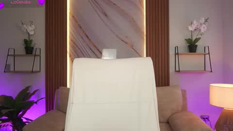 Snapshot of ivygrabes chatting on February 16, 6:59 pm Ivy Grabes online show from February 16, 6:59 pm