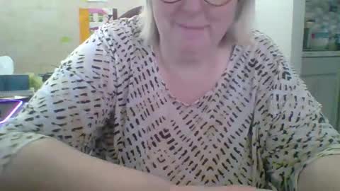 ivyjane3522 online show from April 22, 1:23 pm