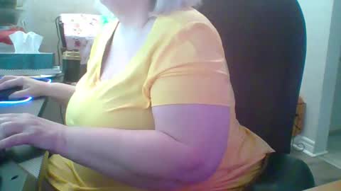 ivyjane3522 online show from April 27, 3:54 pm