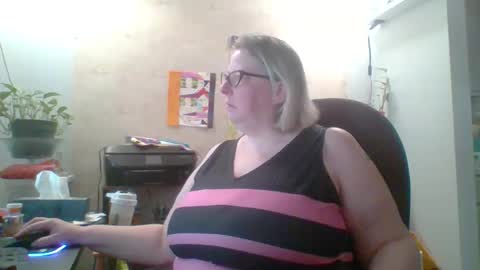 ivyjane3522 online show from May 1, 1:37 pm