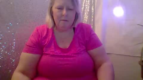 ivyjane3522 online show from May 5, 1:24 am