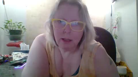 ivyjane3522 online show from May 11, 2:23 pm