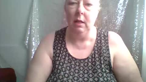 ivyjane3522 online show from May 17, 2:35 pm
