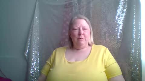 ivyjane3522 online show from May 18, 2:56 pm
