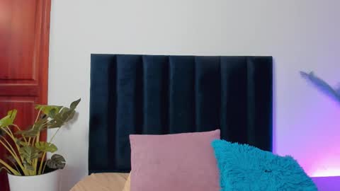 IvyJhonss online show from October 14, 11:44 am