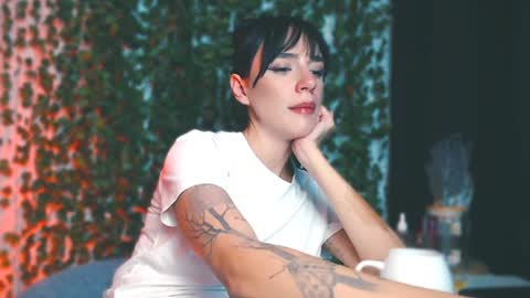 Snapshot of ivyjonson chatting on December 6, 7:12 pm Miss Ivy online show from December 6, 7:12 pm