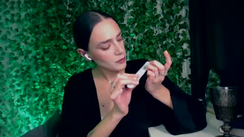 Snapshot of ivyjonson chatting on December 29, 7:53 pm Miss Ivy online show from December 29, 7:53 pm