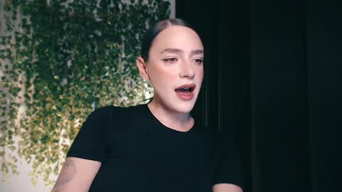 Snapshot of ivyjonson chatting on January 22, 2:56 pm Miss Ivy online show from January 22, 2:56 pm